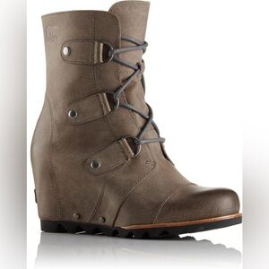 Sᴏʀᴇʟ Joan of Artic Wedge Mid Size 9.5